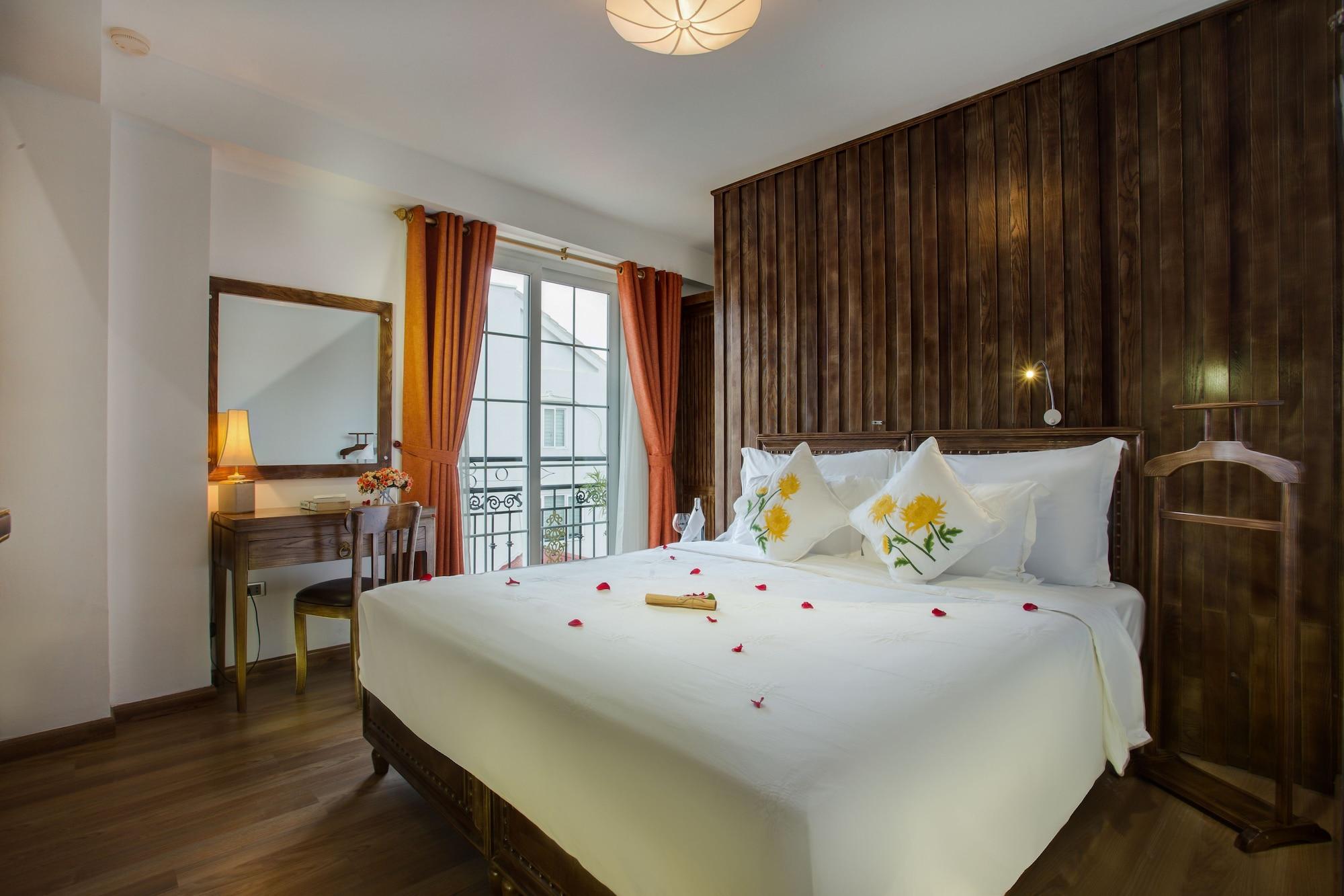 Noble & Swan Boutique Hotel Hanoi Bagian luar foto