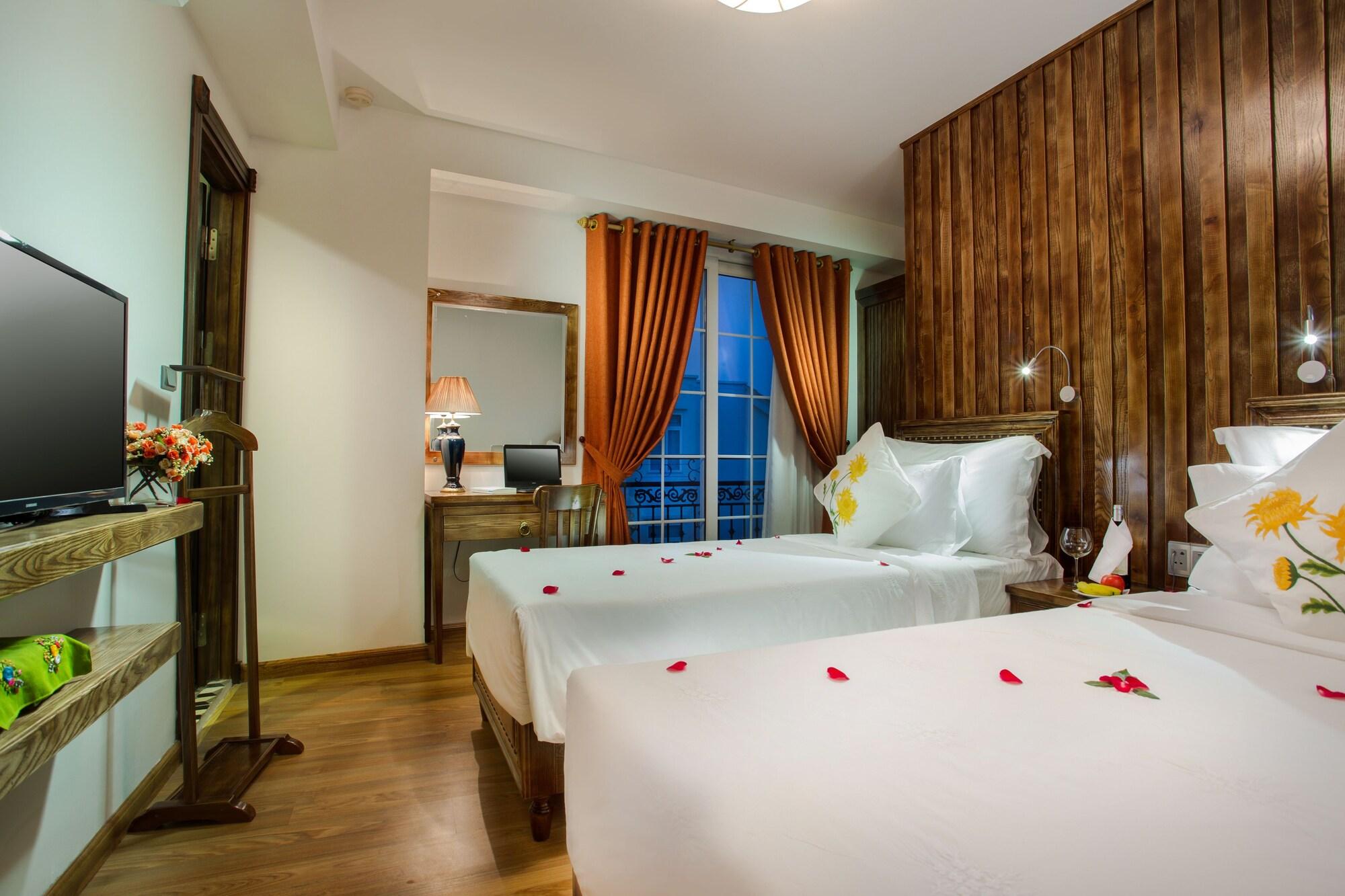 Noble & Swan Boutique Hotel Hanoi Bagian luar foto