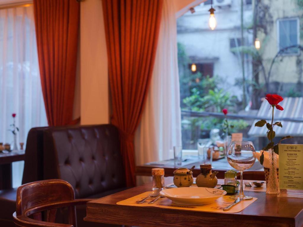 Noble & Swan Boutique Hotel Hanoi Bagian luar foto