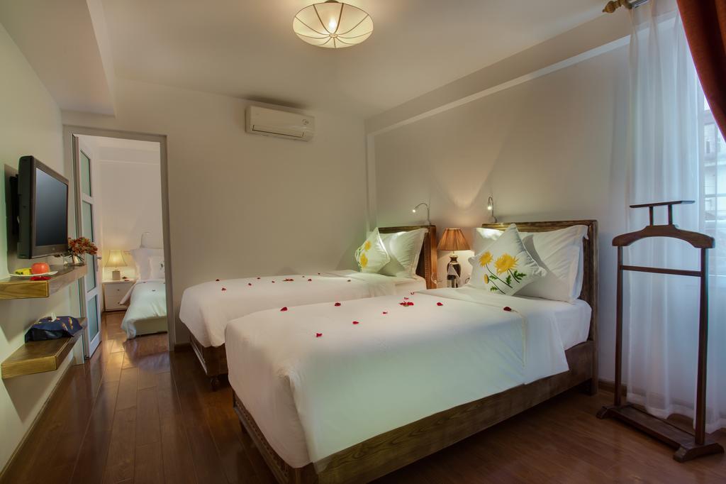 Noble & Swan Boutique Hotel Hanoi Bagian luar foto